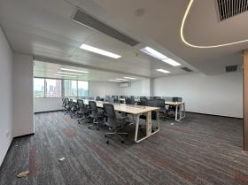 广州写字楼356平方沿江大厦望江景精装修中高层办公室