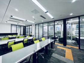 富力盈泰广场292平方精装修天河写字楼办公室4隔间双面采光